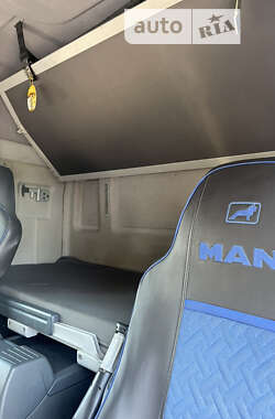 Контейнеровоз MAN TGA 2004 в 