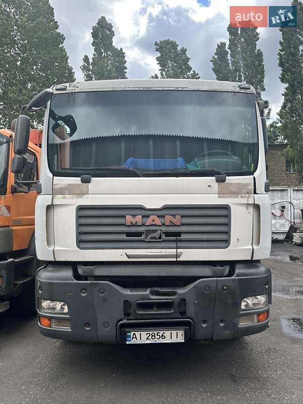 Сміттєвоз MAN TGA 2010 в Києві