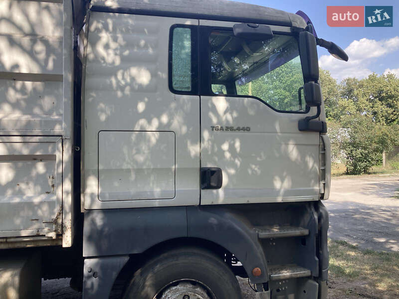 Контейнеровоз MAN TGA 2008 в Днепре