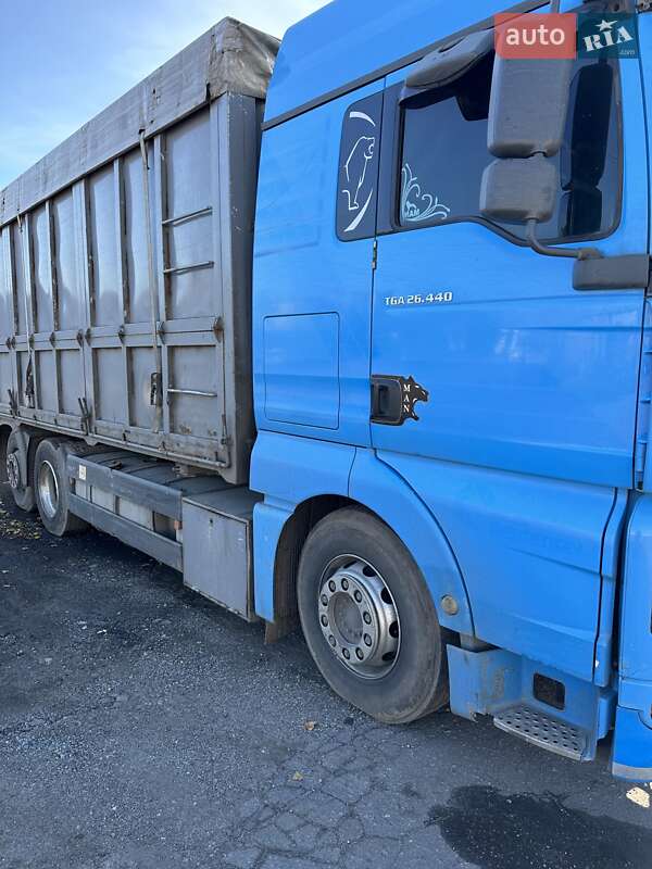 Контейнеровоз MAN TGA 2007 в Дніпрі