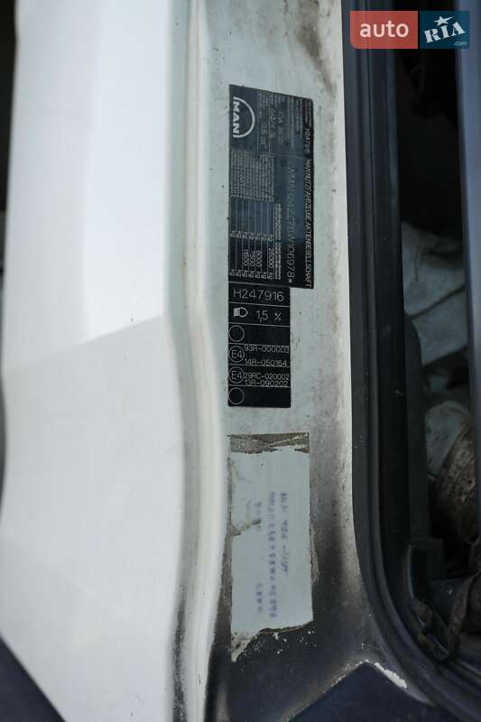 Мусоровоз MAN TGA 2008 в Львове