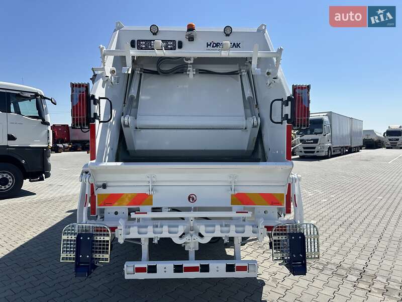 Мусоровоз MAN TGM 2025 в Черновцах