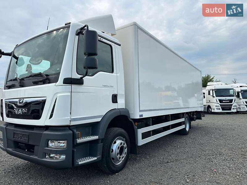 Грузовой фургон MAN TGM 2020 в Луцке