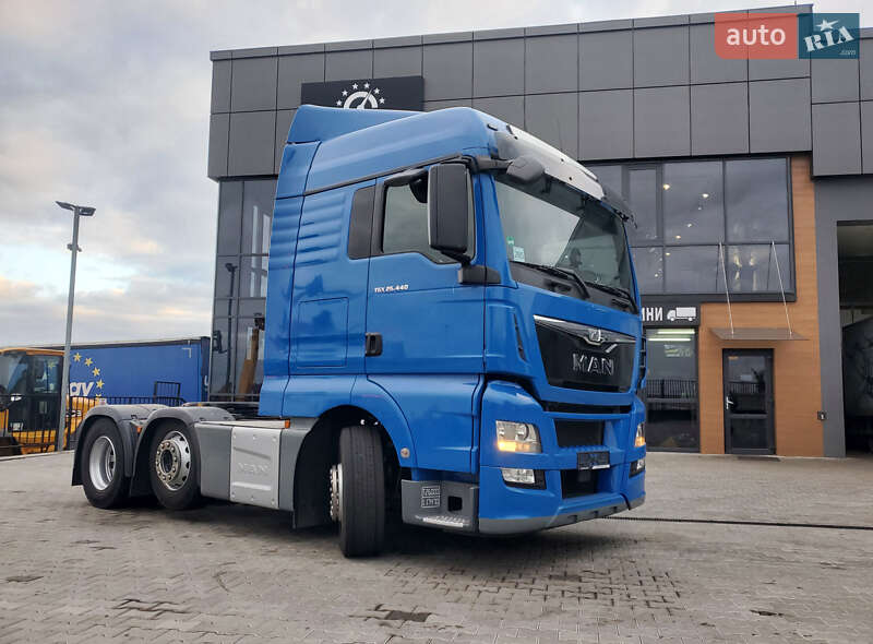Тягач MAN TGX 2016 в 