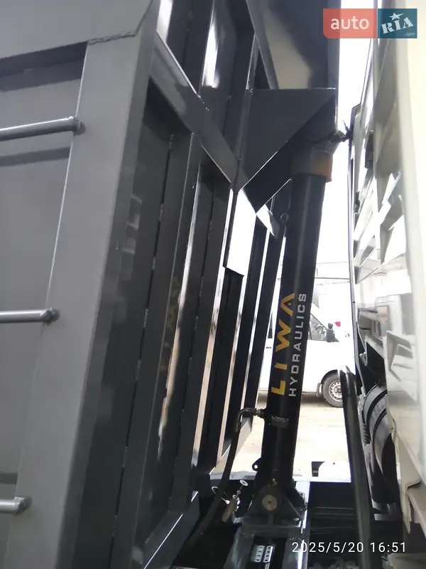 Самосвал MAN TGX 2011 в 