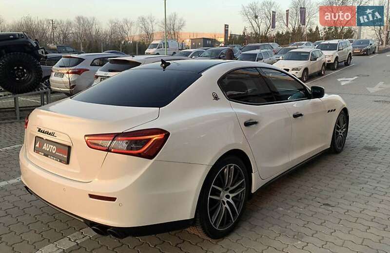 Седан Maserati Ghibli 2014 в Львові