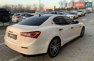 Седан Maserati Ghibli 2014 в Львове