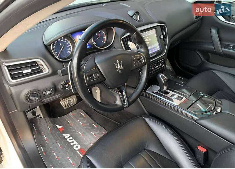 Седан Maserati Ghibli 2014 в Львові