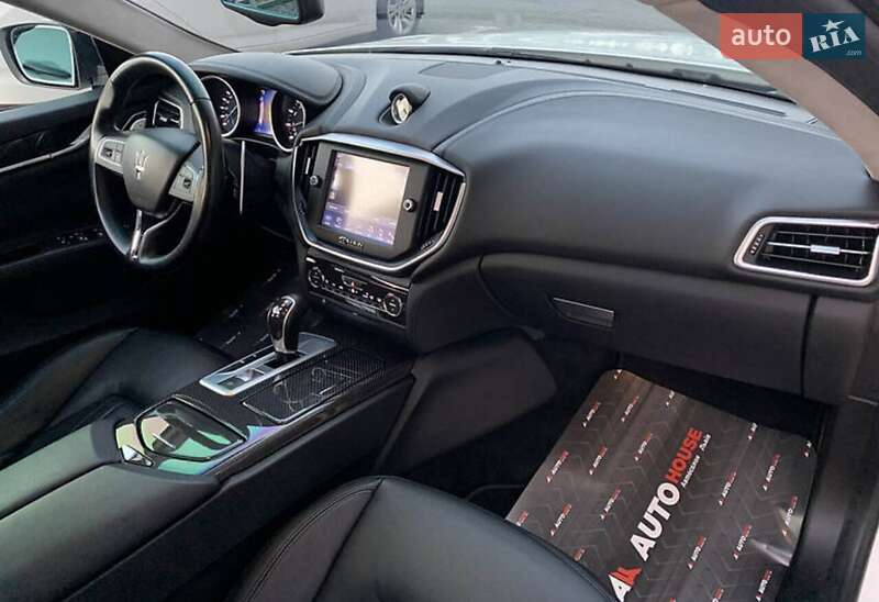 Седан Maserati Ghibli 2014 в Львові