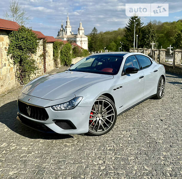 Седан Maserati Ghibli 2016 в 