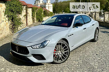 Седан Maserati Ghibli 2016 в 