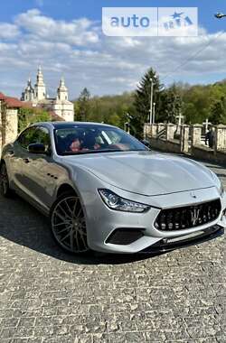 Седан Maserati Ghibli 2016 в 