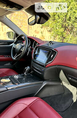 Седан Maserati Ghibli 2016 в 