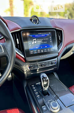 Седан Maserati Ghibli 2016 в 