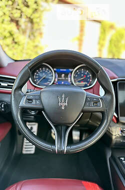 Седан Maserati Ghibli 2016 в 