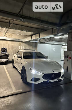 Седан Maserati Ghibli 2017 в 