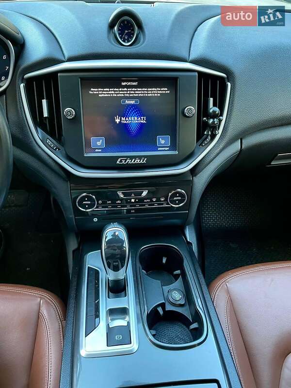 Седан Maserati Ghibli 2015 в Киеве фото 8 Седан Maserati Ghibli 2015 в Киеве