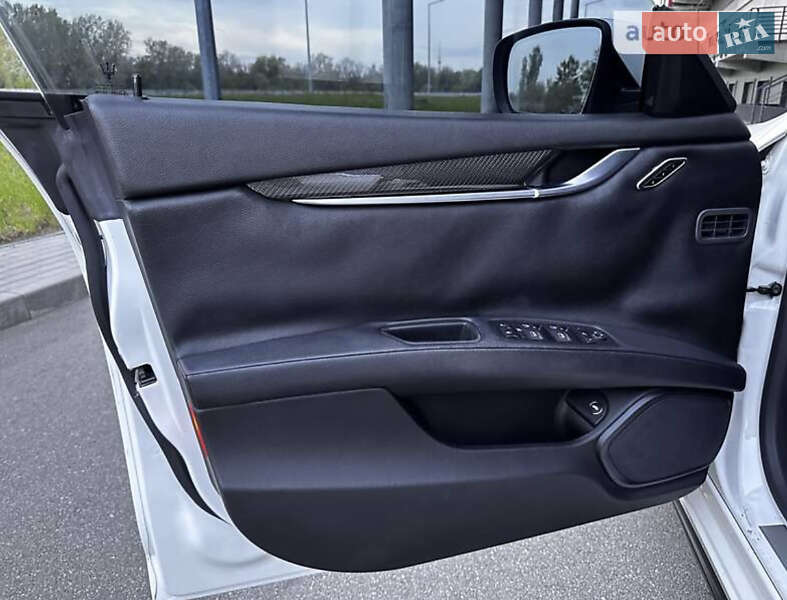 Седан Maserati Ghibli 2013 в Харькове