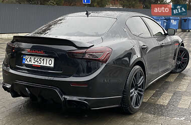 Седан Maserati Ghibli 2014 в Ужгороде