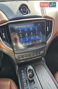 Седан Maserati Ghibli 2016 в 