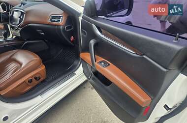 Седан Maserati Ghibli 2016 в 