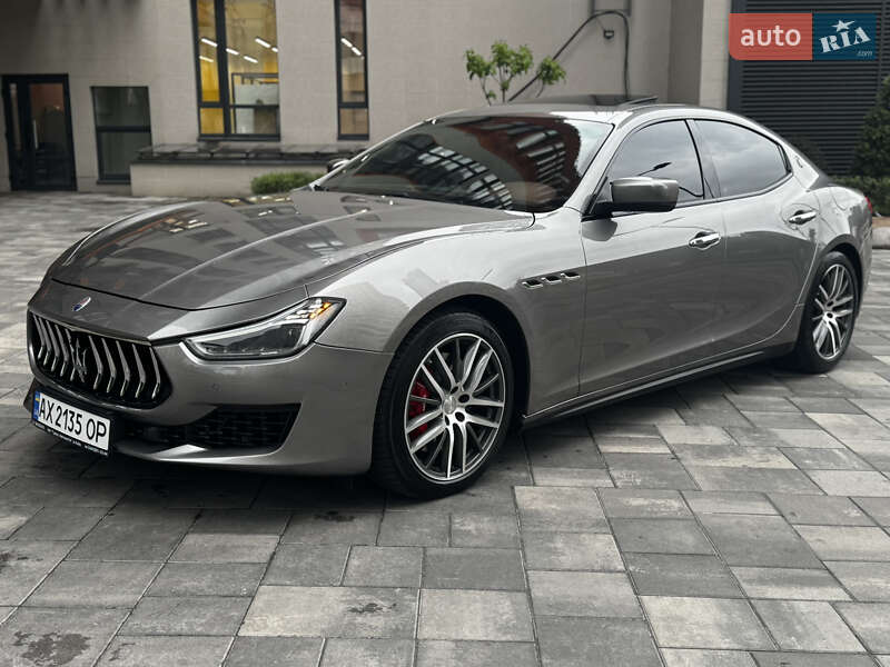Седан Maserati Ghibli 2013 в 