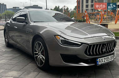 Седан Maserati Ghibli 2013 в 