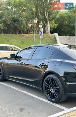 Седан Maserati Ghibli 2017 в 