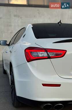 Седан Maserati Ghibli 2015 в 