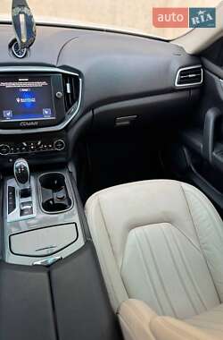 Седан Maserati Ghibli 2015 в 