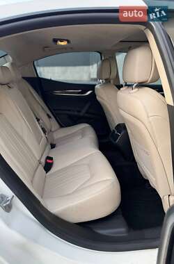 Седан Maserati Ghibli 2015 в 