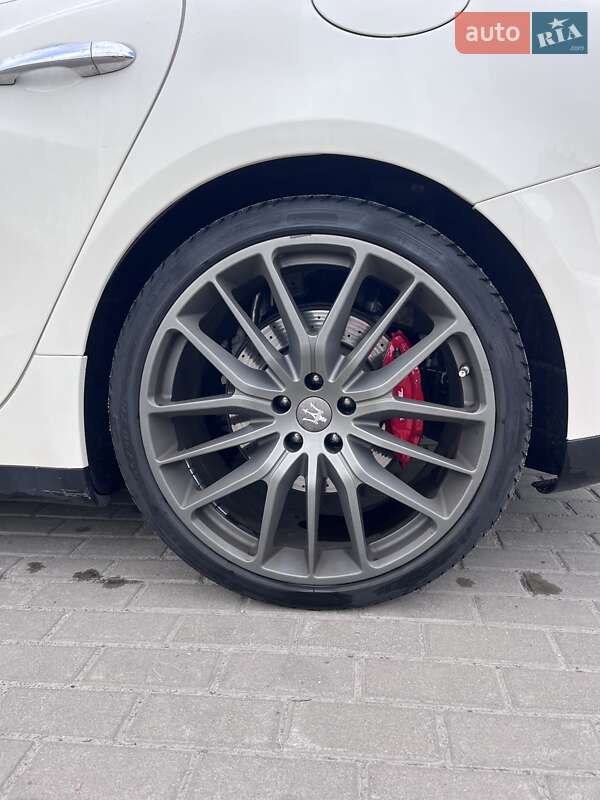 Седан Maserati Ghibli 2015 в Киеве