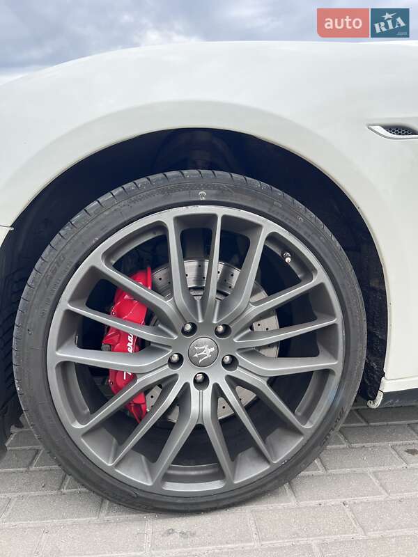 Седан Maserati Ghibli 2015 в Киеве