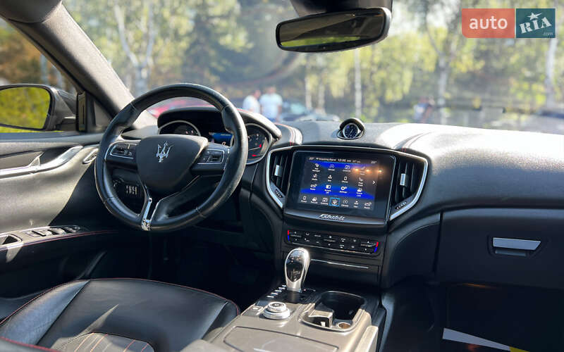 Седан Maserati Ghibli 2017 в Львове