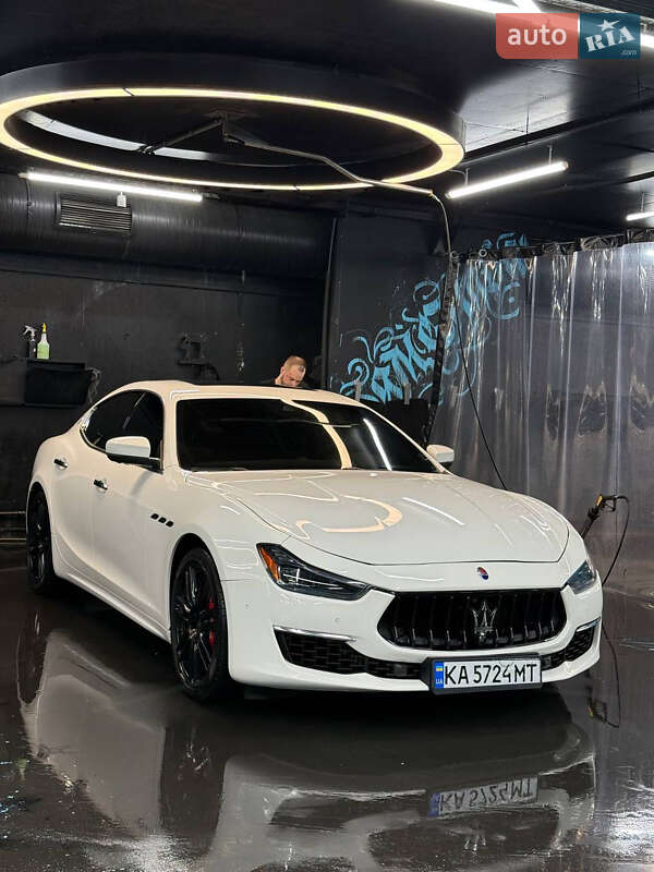 Седан Maserati Ghibli 2019 в Киеве фото Седан Maserati Ghibli 2019 в Киеве