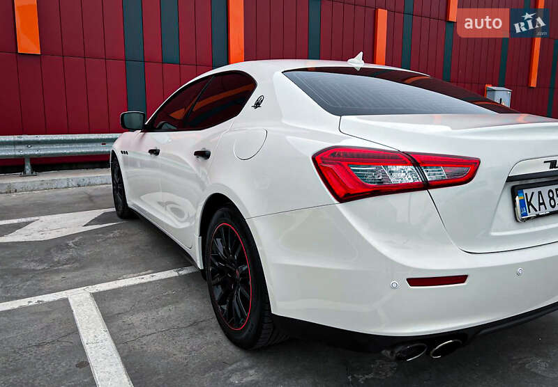 Седан Maserati Ghibli 2015 в Львові