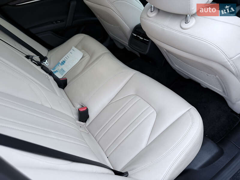 Седан Maserati Ghibli 2014 в Киеве