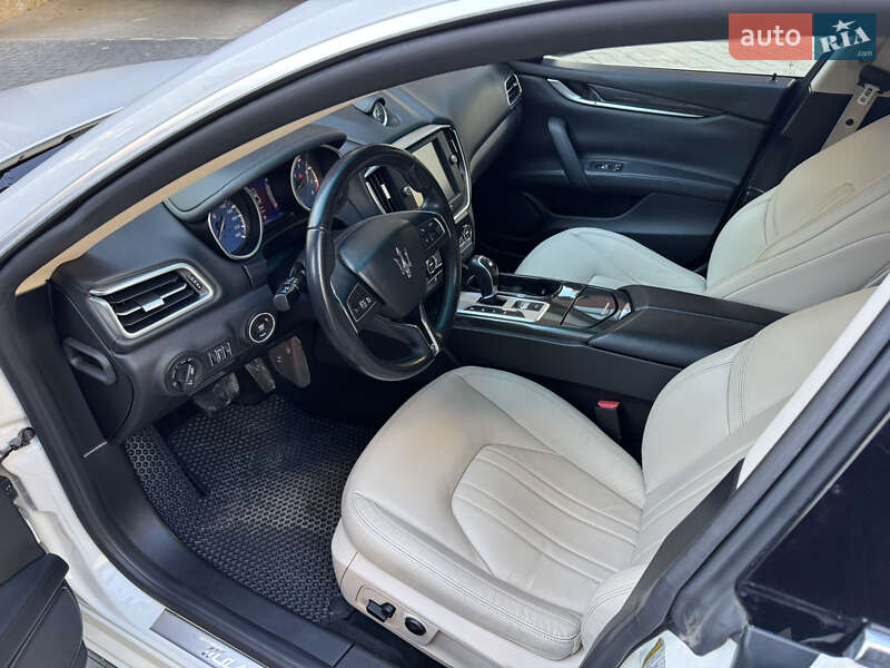 Седан Maserati Ghibli 2014 в Львові