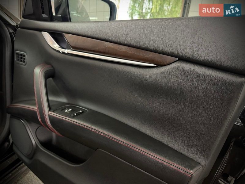 Седан Maserati Ghibli 2014 в Івано-Франківську