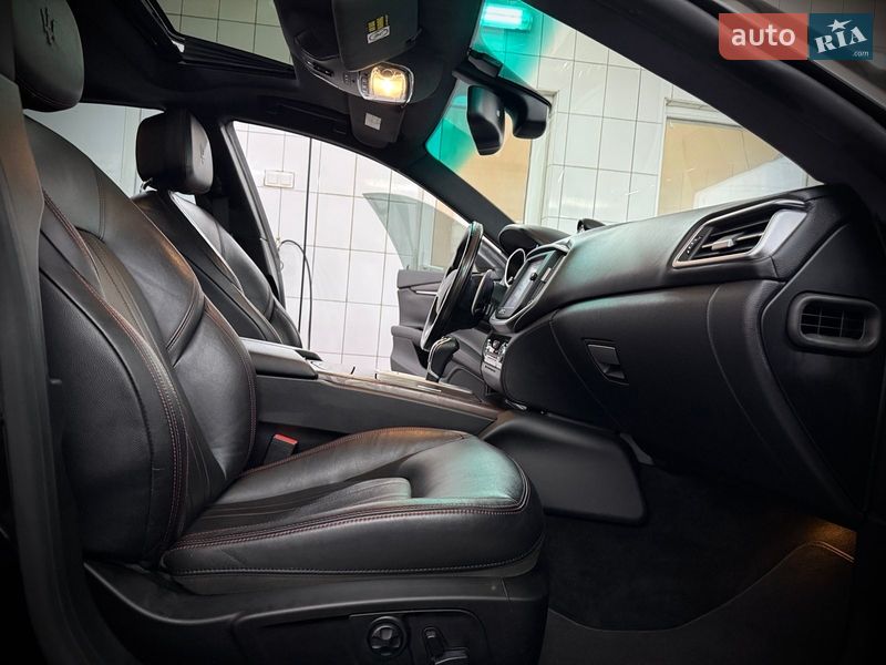 Седан Maserati Ghibli 2014 в Івано-Франківську