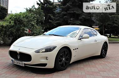 Купе Maserati GranTurismo 2010 в Киеве