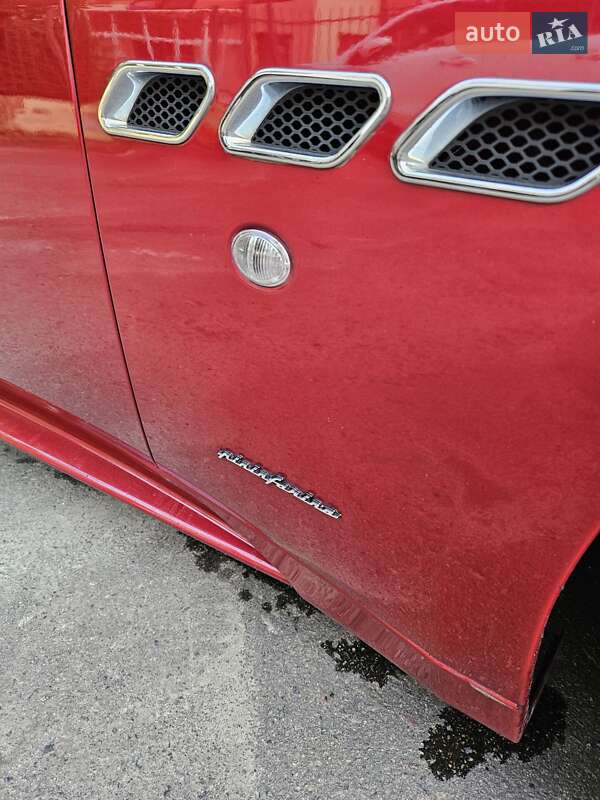 Купе Maserati GranTurismo 2014 в Львові