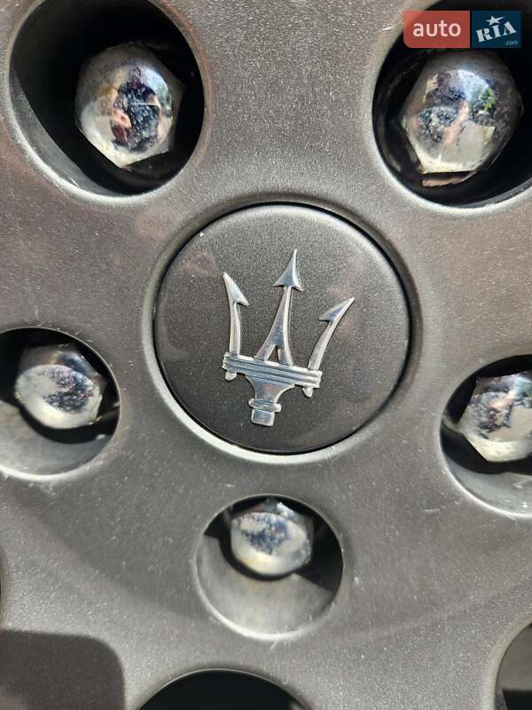 Купе Maserati GranTurismo 2014 в Львові