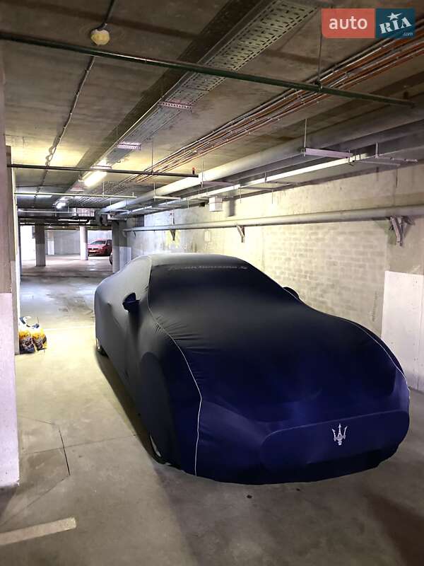 Купе Maserati GranTurismo 2011 в Киеве