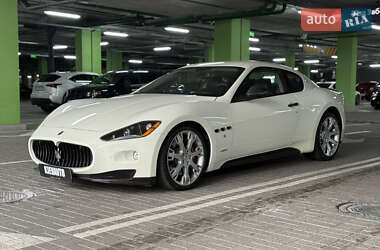 Купе Maserati GranTurismo 2011 в Києві