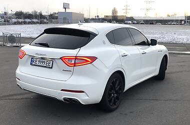 Внедорожник / Кроссовер Maserati Levante 2017 в Киеве