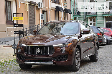 Внедорожник / Кроссовер Maserati Levante 2016 в Киеве