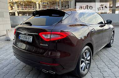 Позашляховик / Кросовер Maserati Levante 2017 в Києві