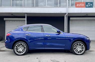 Внедорожник / Кроссовер Maserati Levante 2016 в Киеве