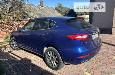 Позашляховик / Кросовер Maserati Levante 2020 в 